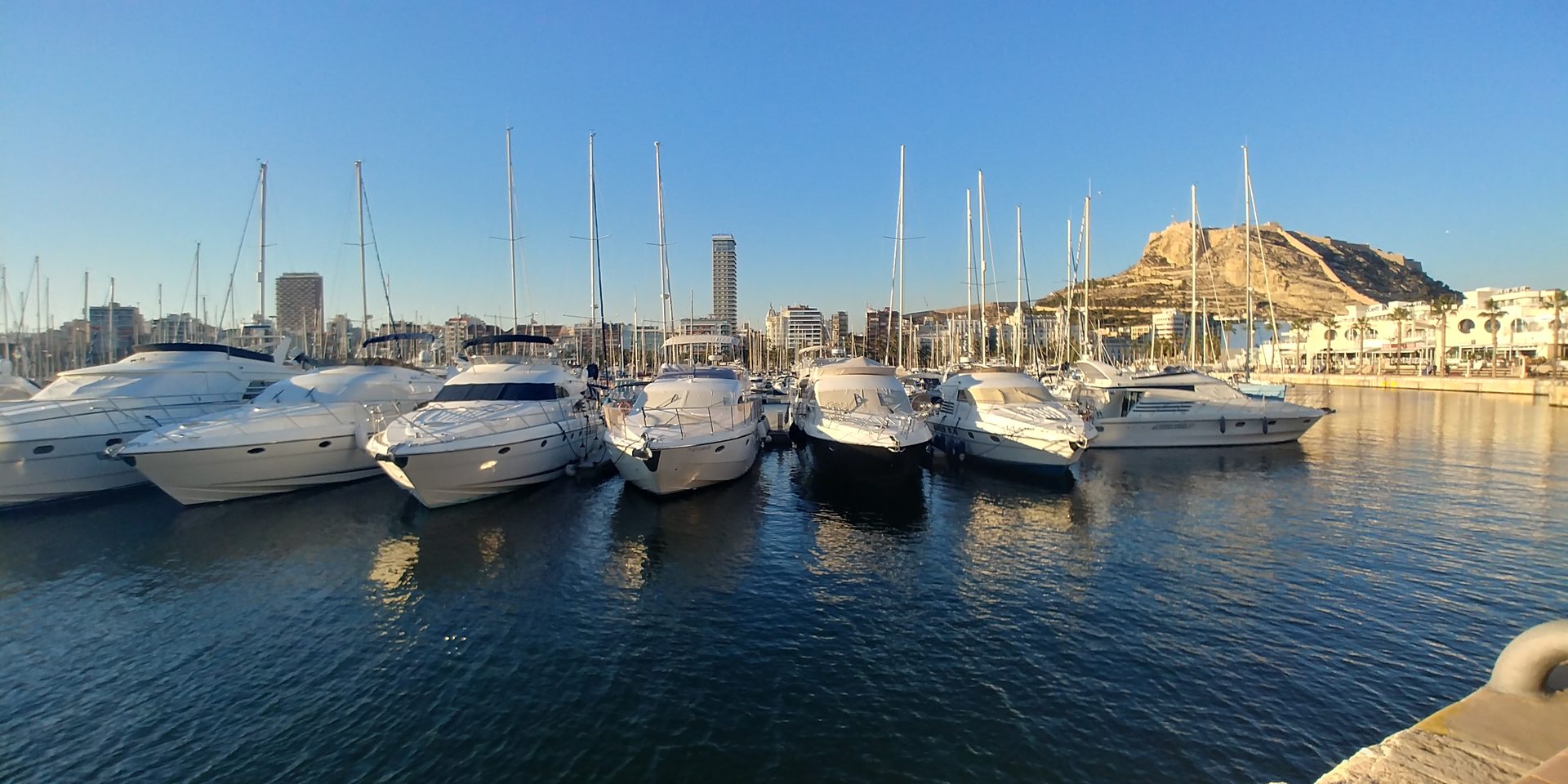 Marina de Alicante — motoryacht line 2