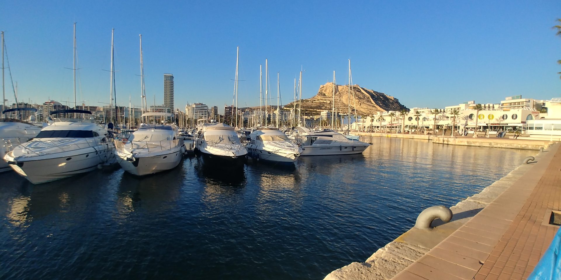 Marina de Alicante — motoryacht line