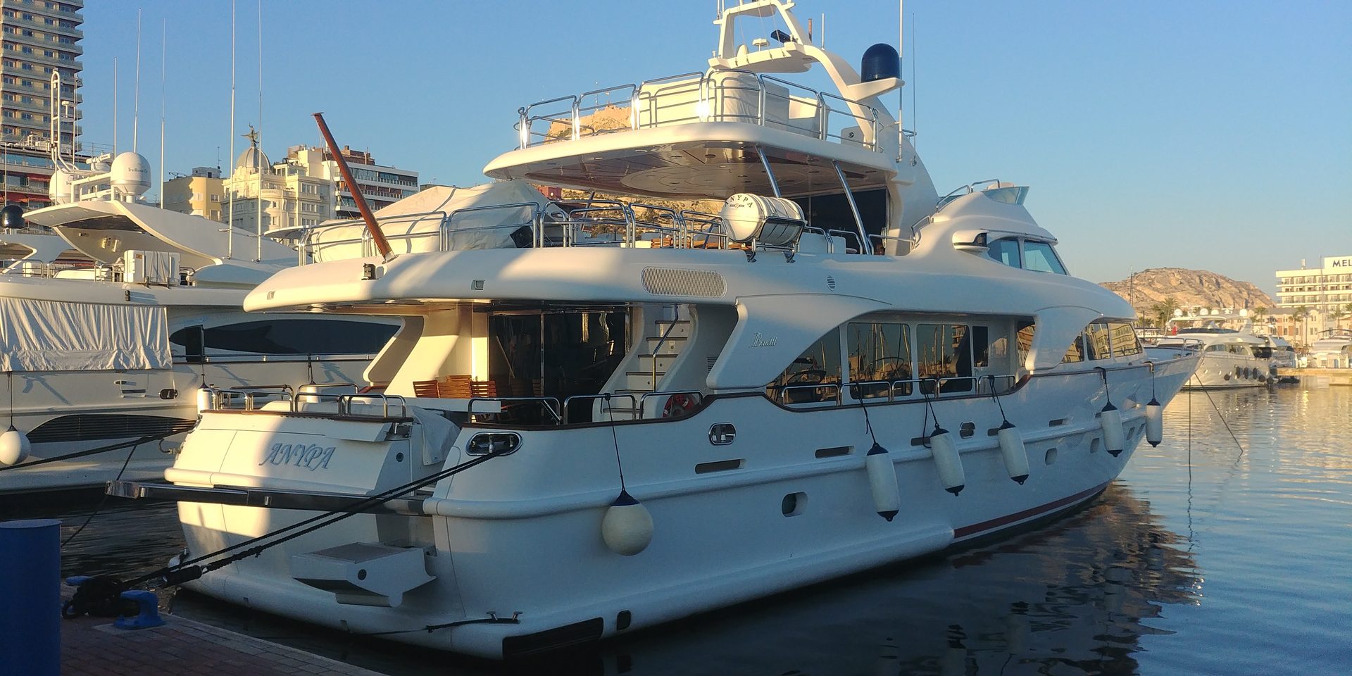 Marina de Alicante — motoryacht row