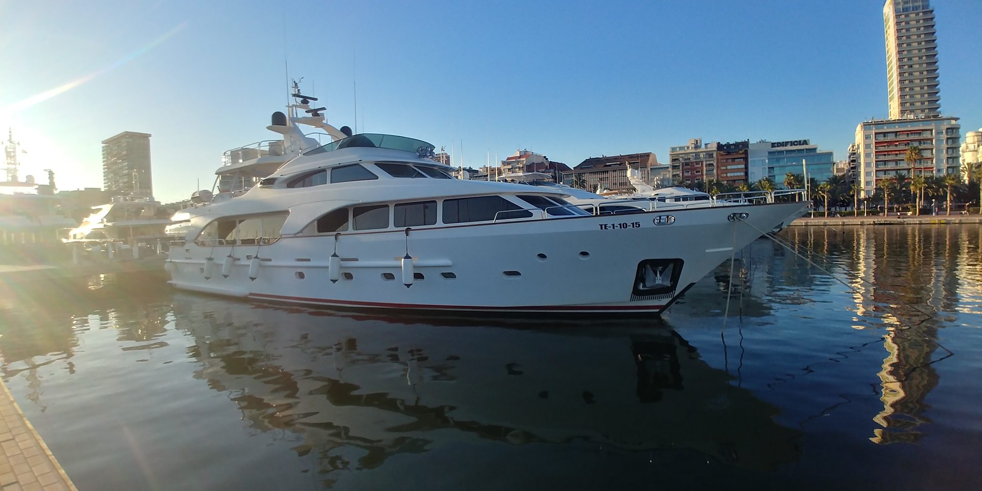 Marina de Alicante — motoryacht sunrise