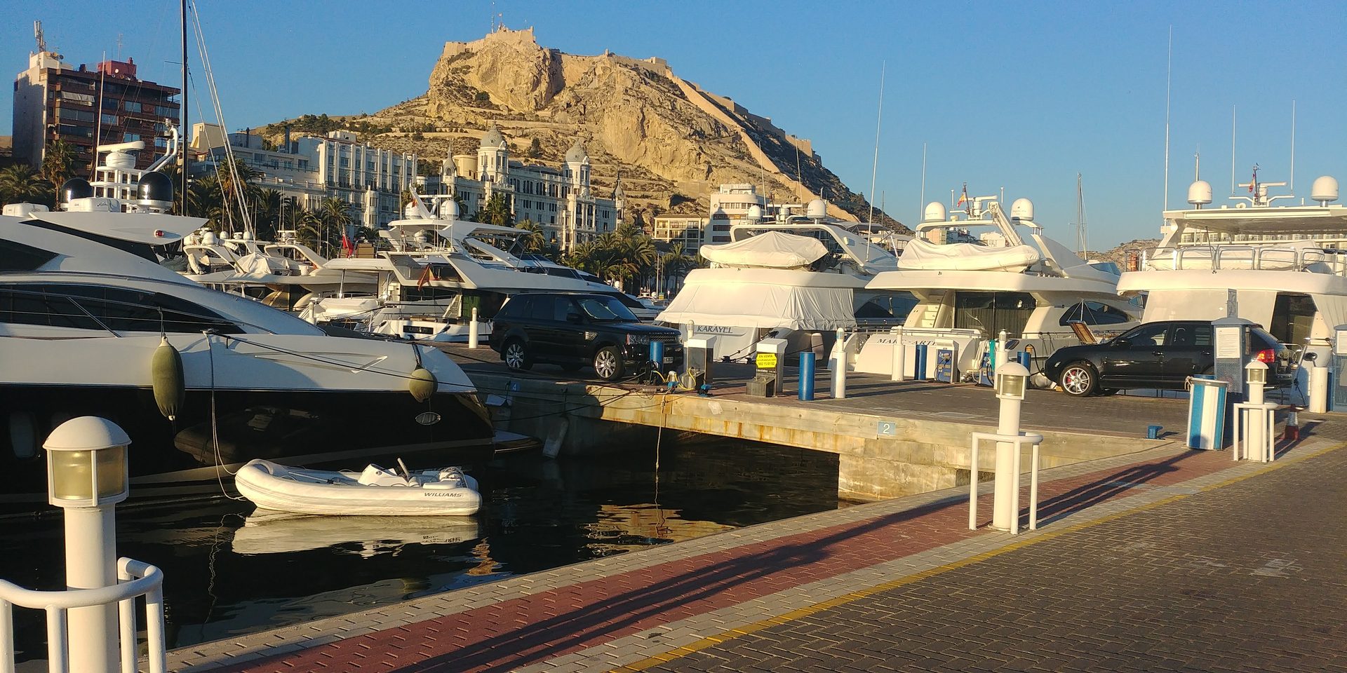 Marina de Alicante — yachts castle