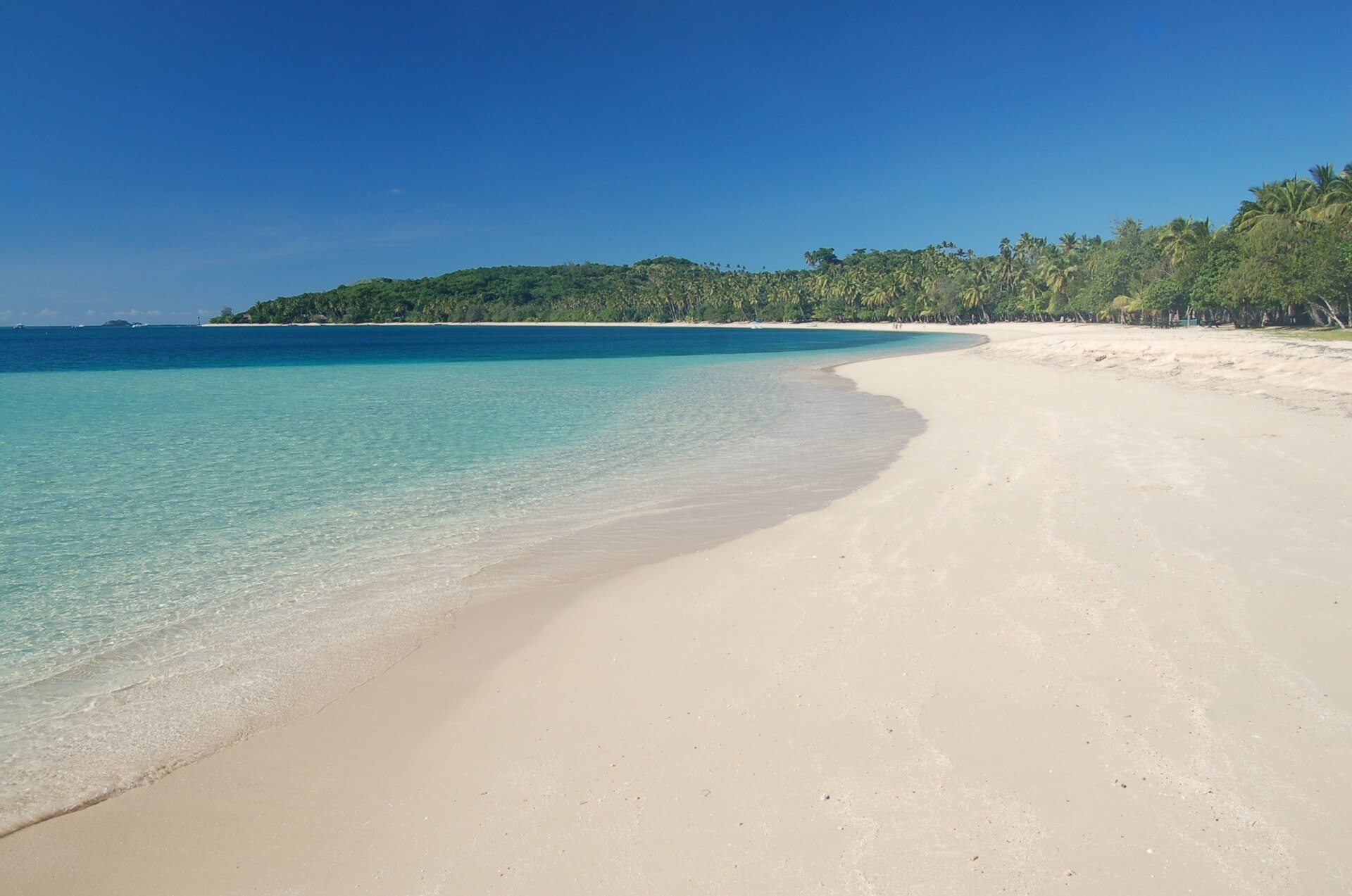 Twin islets and clear water off Nanuya Lailai, in Fiji's Blue Lagoon