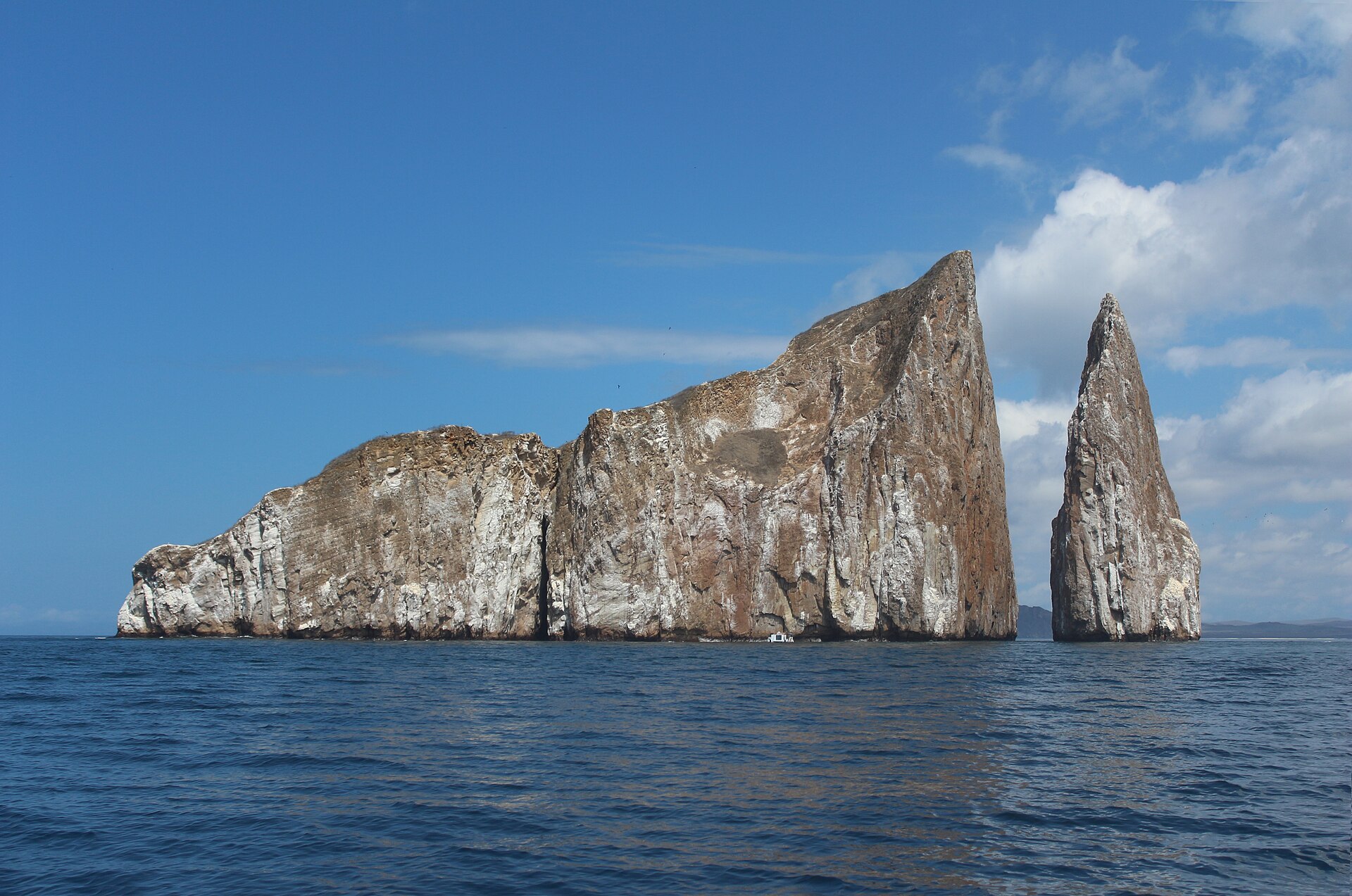 Kicker Rock, León Dormido, rising from the sea off San Cristóbal