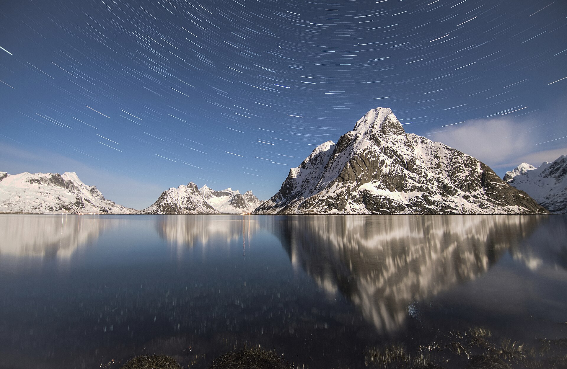 Reine's red rorbu cabins beneath the peaks of Moskenesøya