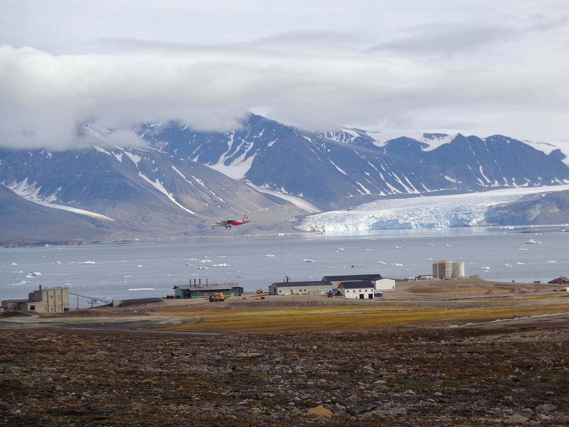 Kongsfjorden, the fjord beside Ny-Ålesund in northwest Spitsbergen